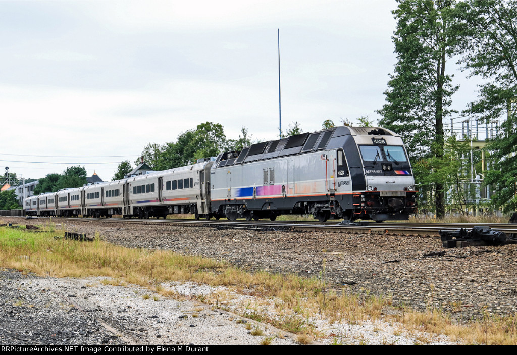 NJT 4528 on train 1112